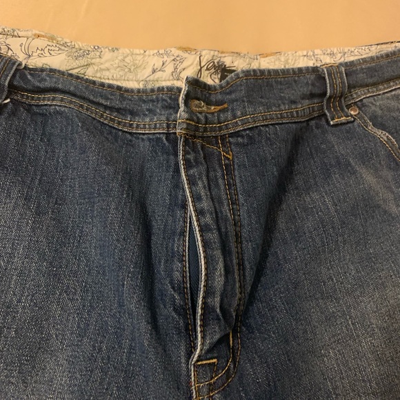 Supreme Jean Capri size 22. Brown design on back pocket - Picture 3 of 10